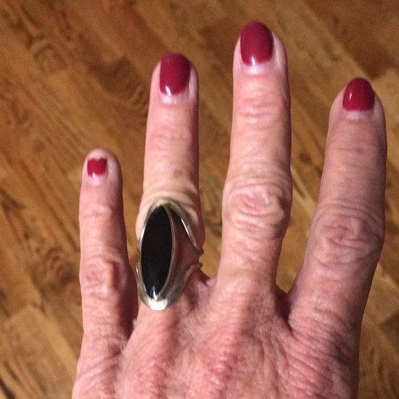 Black onyx and silver ring - Picture 5 of 7